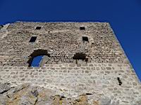 Chateau de Queribus, 2eme enceinte, Pt6, Corps des logis a 3 niveaux, vue externe